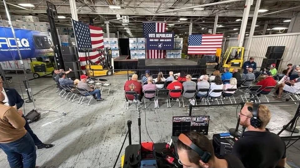 Empty chairs at Vivek Ramaswamy's rally
